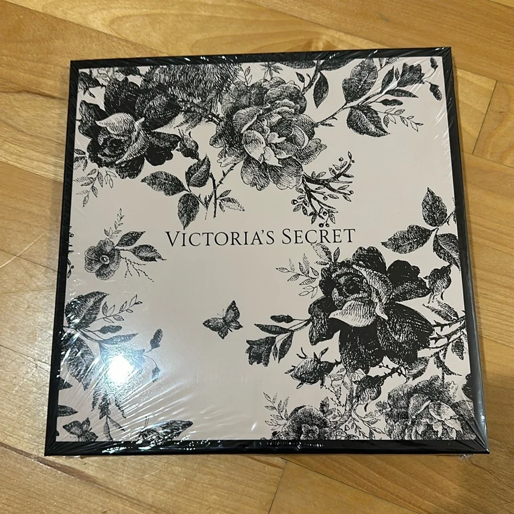 New Victorias Secret Limited Edition Floral Gift Box Large Size x4